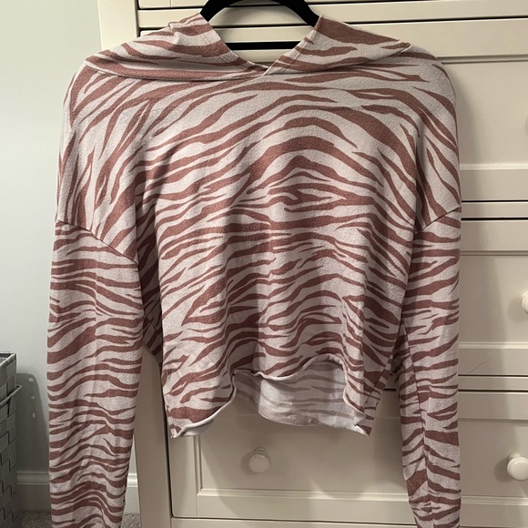 Onzie Weekend Cropped Hoddie Camel Zebra Print - Picture 7 of 10